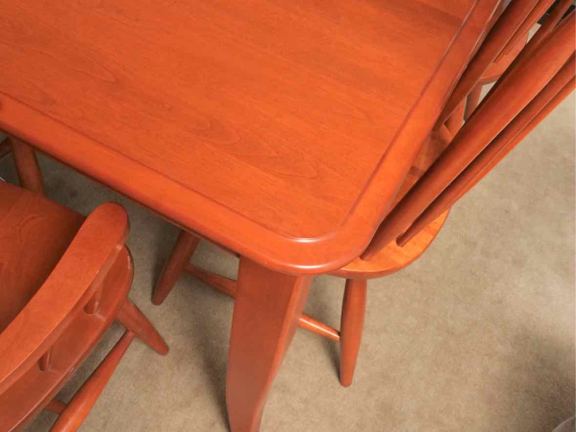 Thomasville  Maple Dining Table & 2 Arm & 4 Side Chair Set