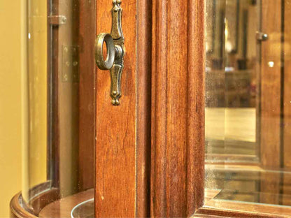 Pulaski Cherry 2 Curved Glass Side Doors 4 Glass Shelf  Display Cabinet