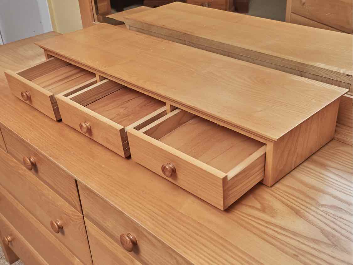 Vermont Tubbs Oak 10 Drawer 3 Drawer Glove Box  Dresser & Mirror
