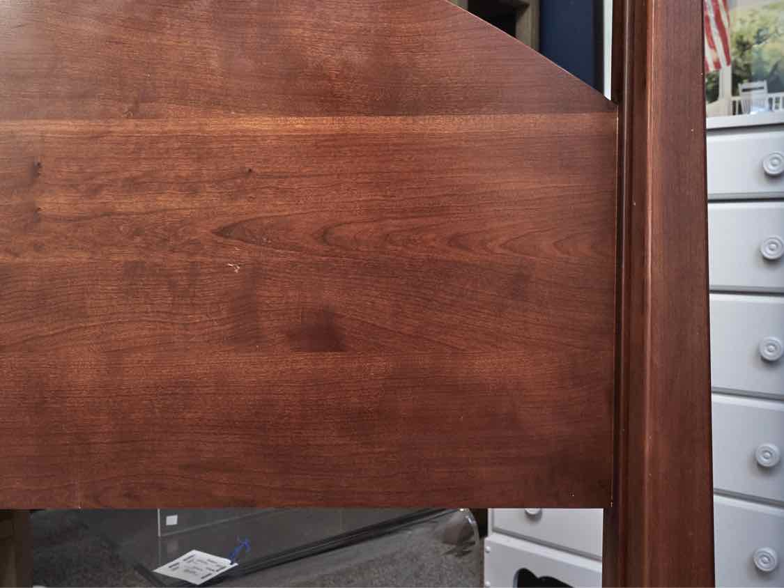 Queen Pencil Post Bed in Cherry