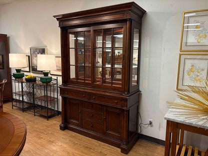 Thomasville 'Fredericksburg' Hutch