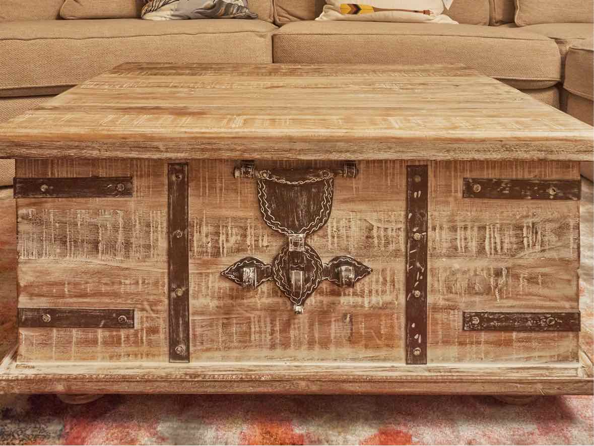 Distressed Rustic White Finish Lift Top Cocktail Table