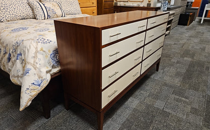 MG+BW White Lacquer 8-Drawer Dresser