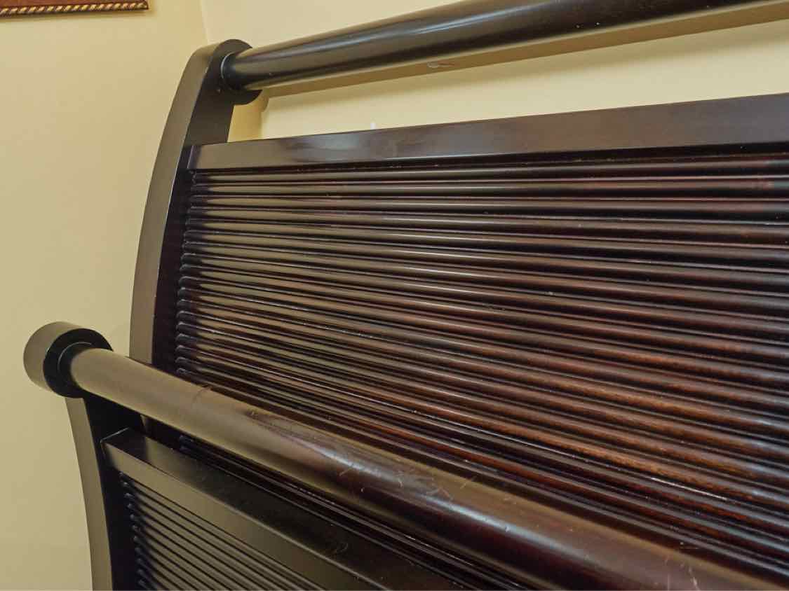 Ligna Espresso Finish  King Sleigh Bed Includres Siderails/Slat Roll.