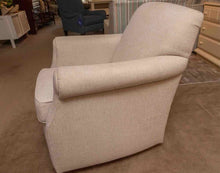Flexsteel Ivory Upholstered Swivel Chair