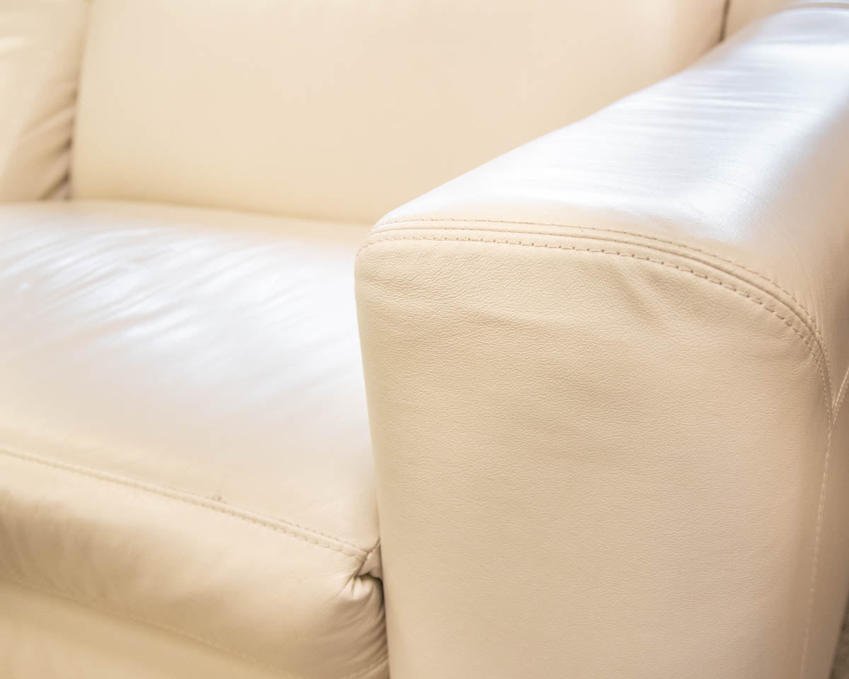 Italia Motion 2 Seat Recliner Sofa in Bisque Color Leather