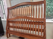 Queen Slat Bed in Cherry