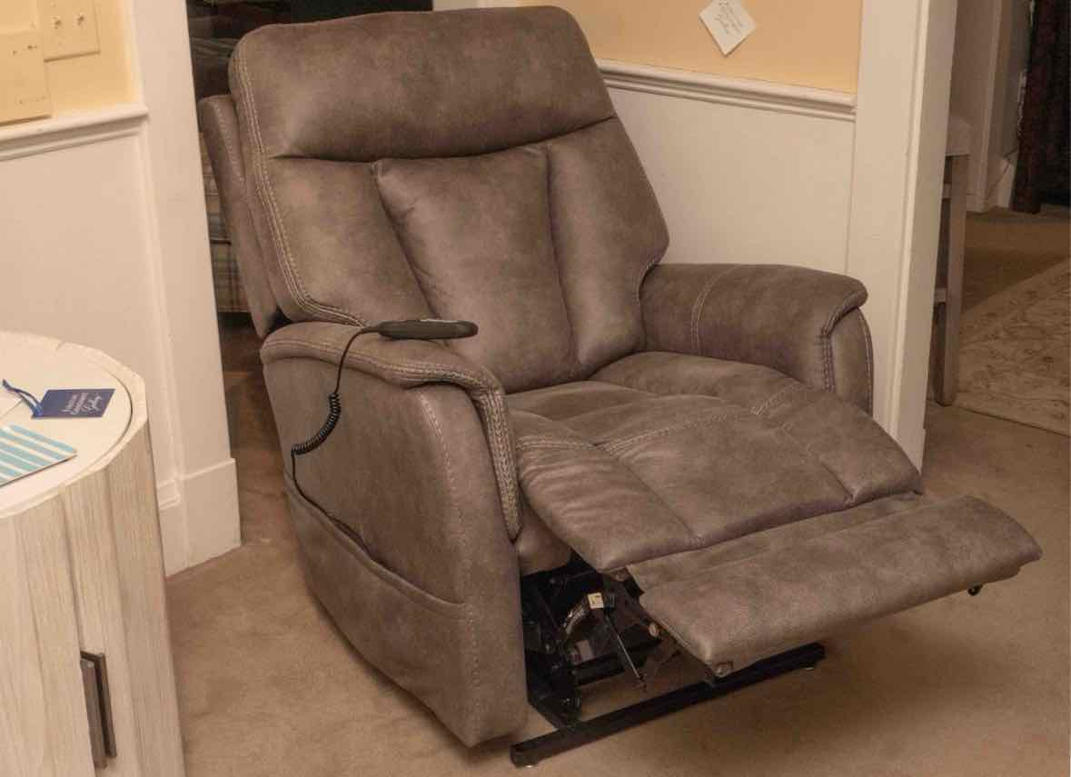 Warehouse M Furniture Bernie & Phil  Altra Suede Power Lift  Chair
