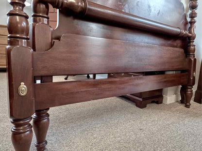 Henkel Harris Queen Cannonball Bed in Mahogany