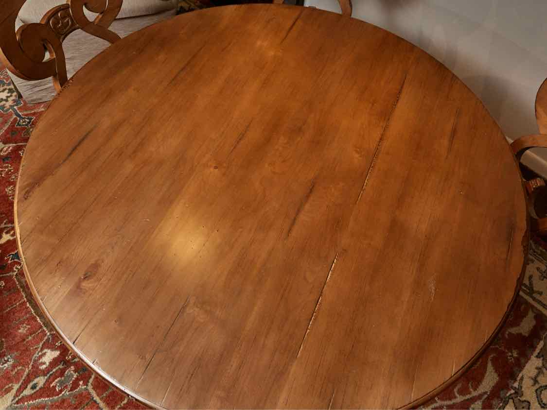 Ethan Allen  Distressed Round Dining Table & 6 Upholstered Seats Chairs