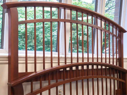 Thomasville 'Impressions'  Queen Cherry Arch Spindle  Bed