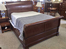 Thomasville Cherry Queen Sleigh Bed