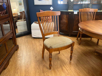 Nichols & Stone Maple Dining Table w/ Set of 6 Chairs
