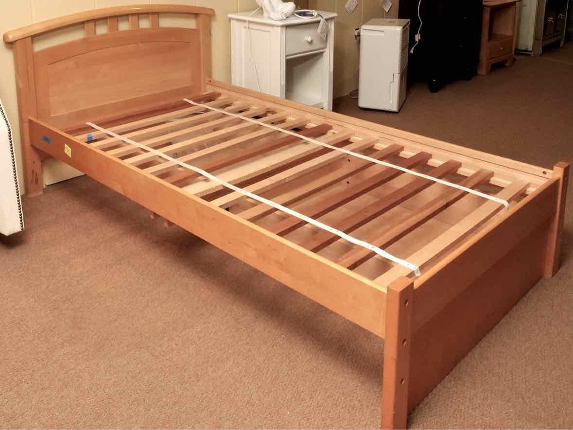 Maple Twin Bed with 2Storage Bin Drawers