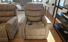 VivaLift 'Tranquil' Lift Power Recliner