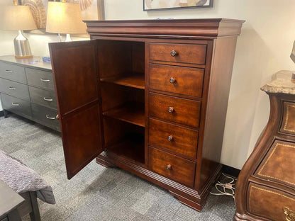 New Classic Furniture 'Versailles' 5-Drawer Chiffenrobe with Cabinet