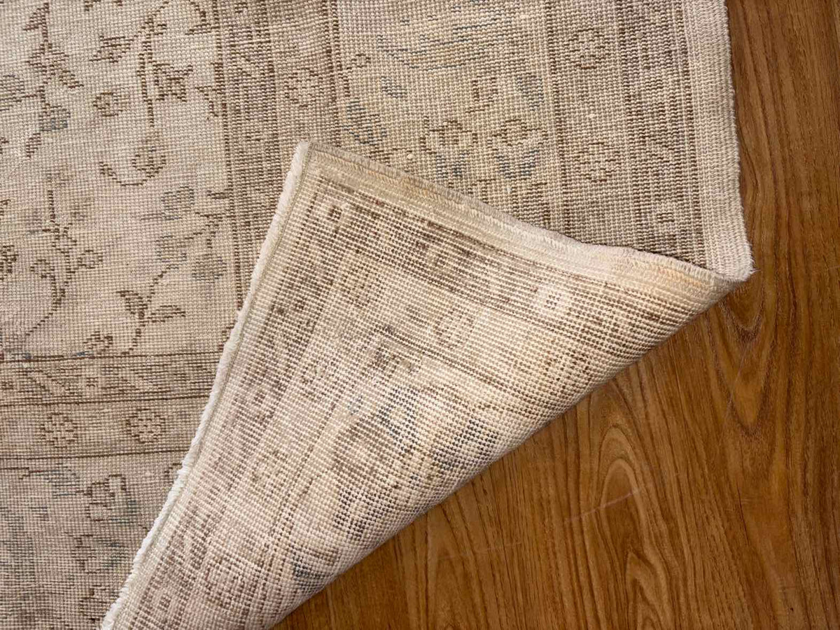 13.5' x 9.5' Floral Area Rug