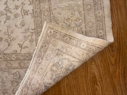 13.5' x 9.5' Floral Area Rug
