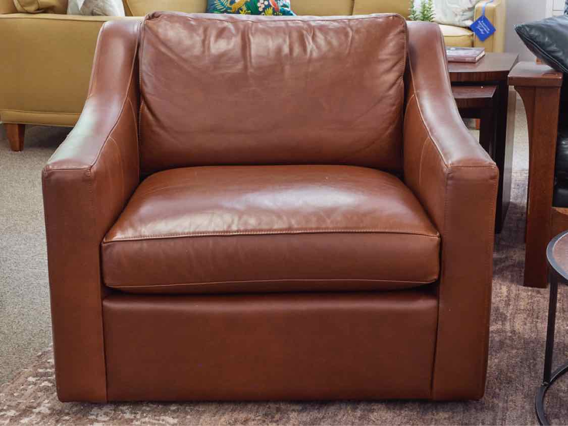 Camden Collection Logan Canyon Slope Arm Swivel Club Chair in Brown Leather
