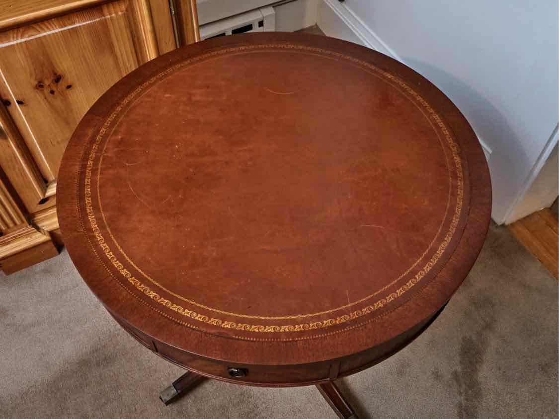 Mahogany Renter's Accent Table with Leather Top