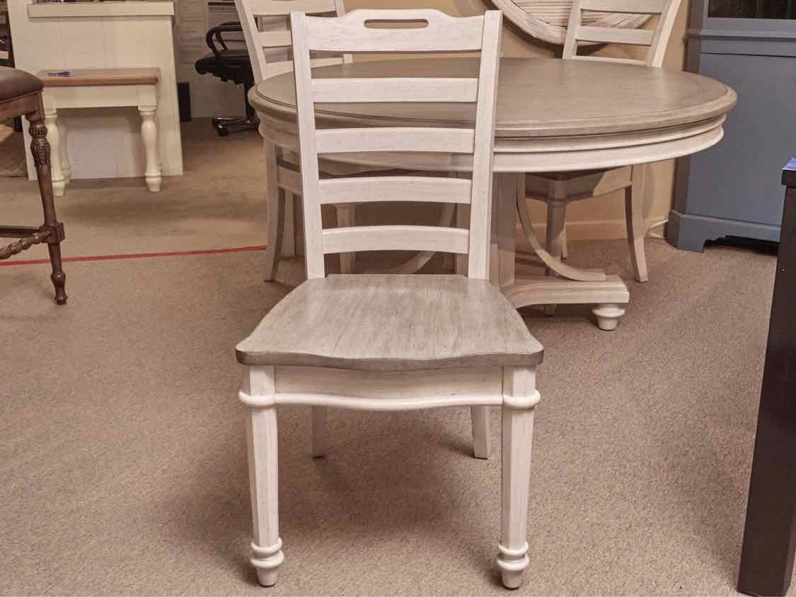 Round  Driftwood Top Finish Cream Finish Table &  4 Chair Set