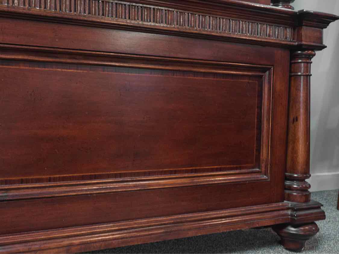 Thomasville Mahogany Finish  Queen Bed with Column Sides