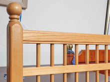 Vermont Tubbs Oak Dowel Queen Bed Includes Siderails & Slat Roll