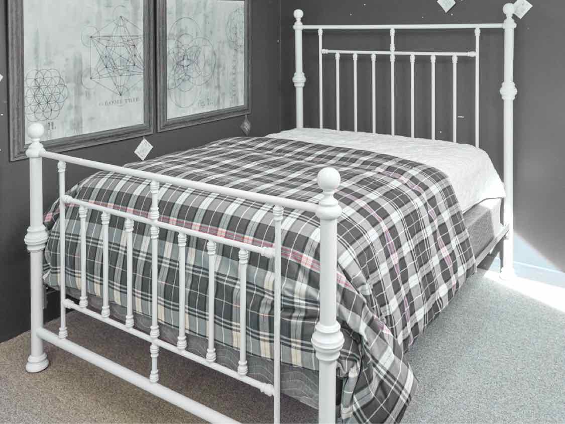 White Iron Queen Bed with Ball Finials