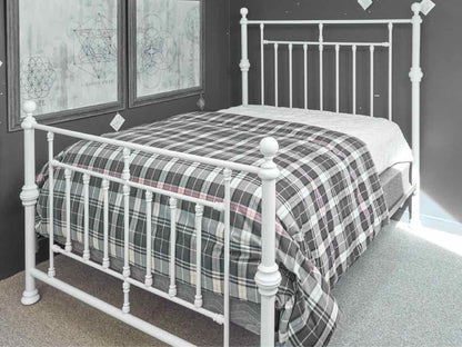 White Iron Queen Bed with Ball Finials