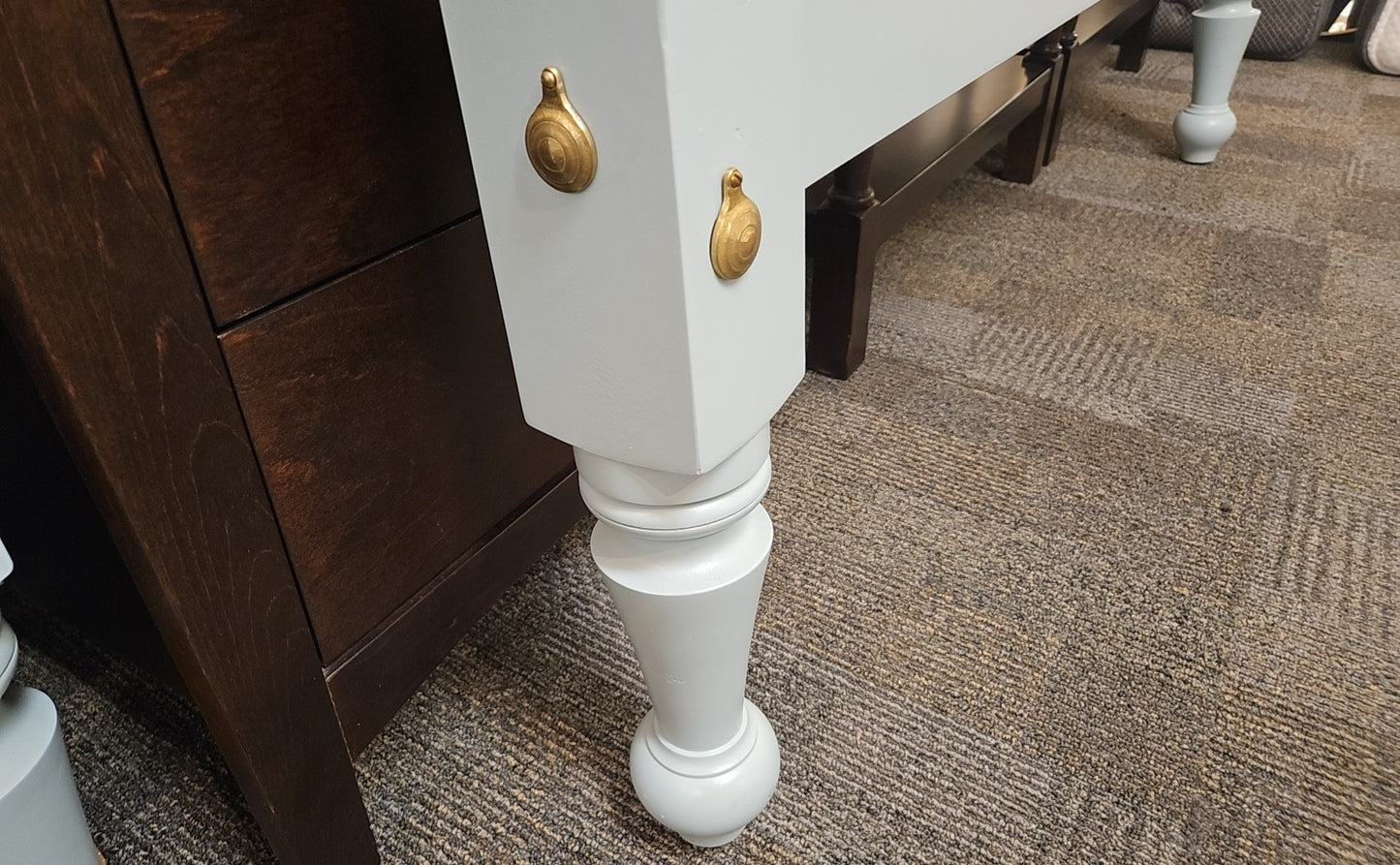 Leonard's Nantucket Thistle Queen Bed