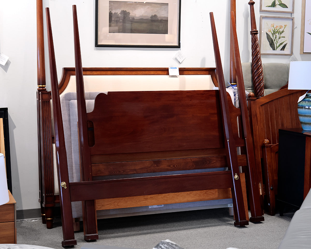 Lexington Furniture Pencil Post Canopy Queen Bed