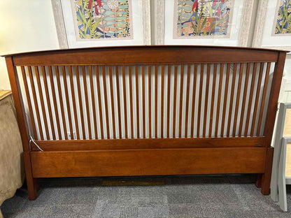 Boston Interiors Cherry Shaker Arched King Bed