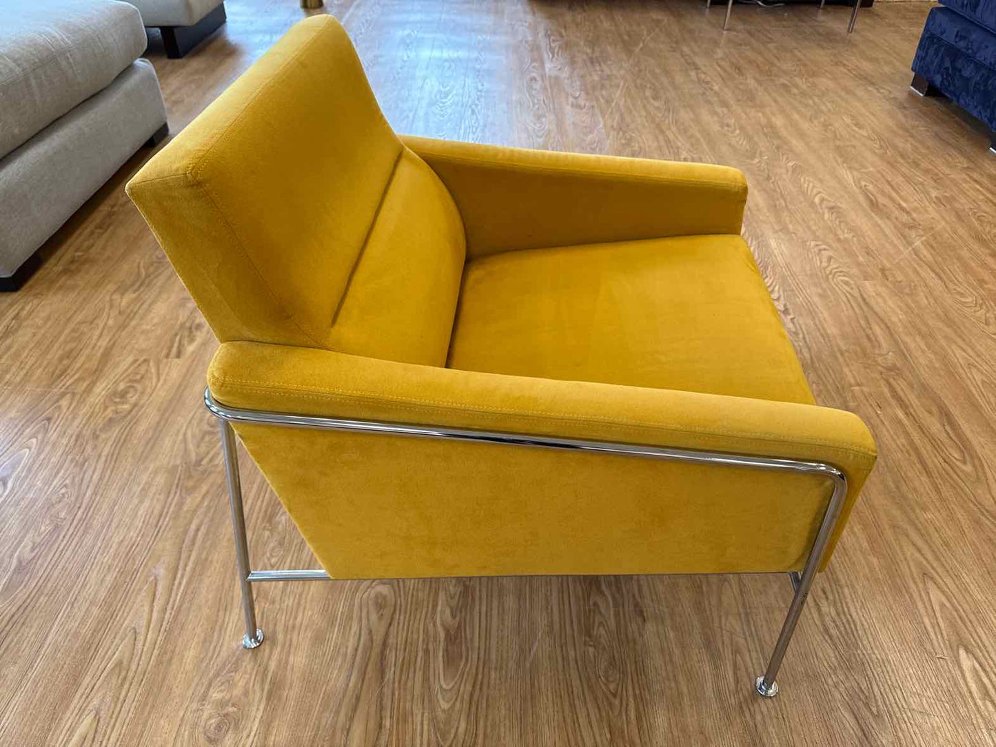 Fritz Hansen Pair of Series 3300 'Easy' Chairs by Arne Jacobsen