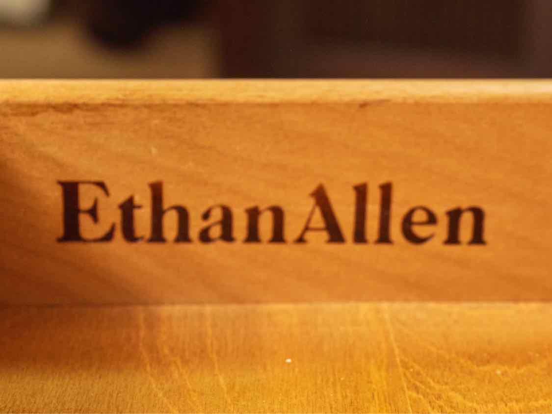 Ethan Allen Mahogany Queen Anne 1 Drawer Nightstand