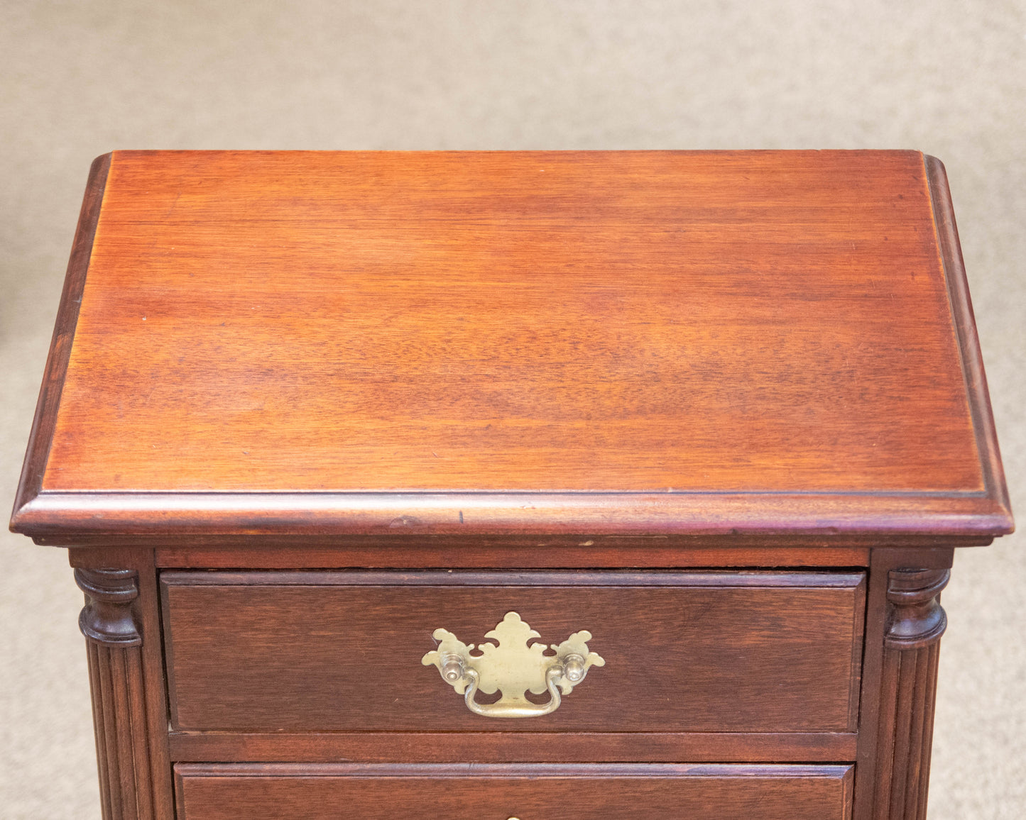 Mahogany 3 Drawer Nightstand with Fluted Column Sides