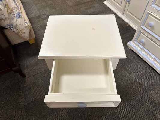 Newport Cottages One-Drawer Nightstand