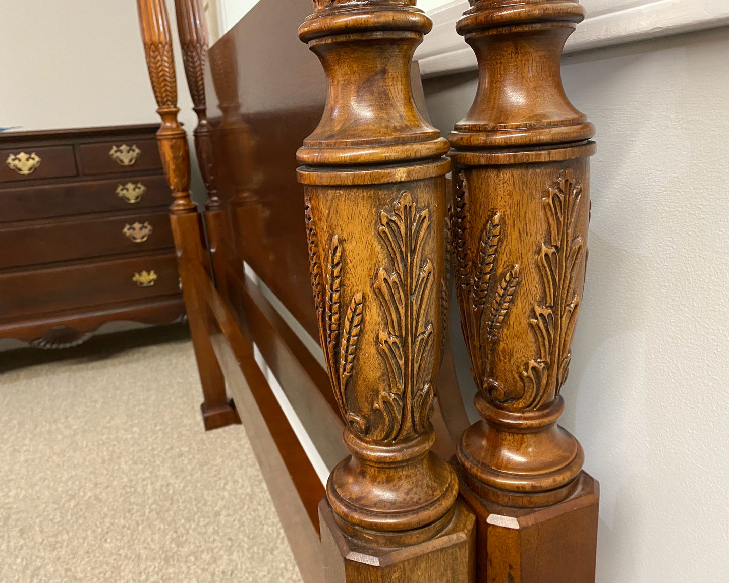 Mahogany  Queen 4 Rice Carved Post  Bed