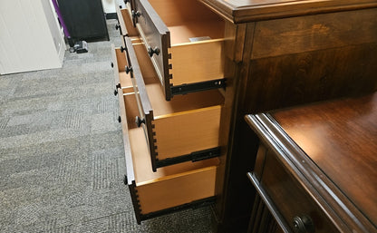 Wendy Bellisimo 6-Drawer Dresser w/ Mirror