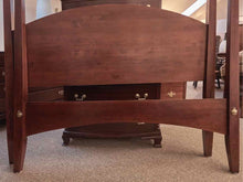 Kincaid Cherry Shaker Pencil Post Queen Bed