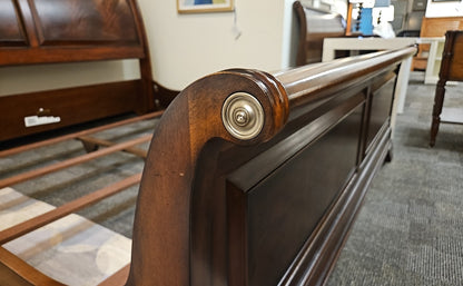 Ethan Allen Newport 'Somerset' King Sleigh Bed