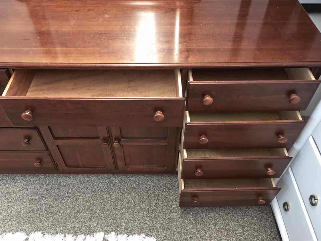 Drexel 9-Drawer Dresser in Cherry