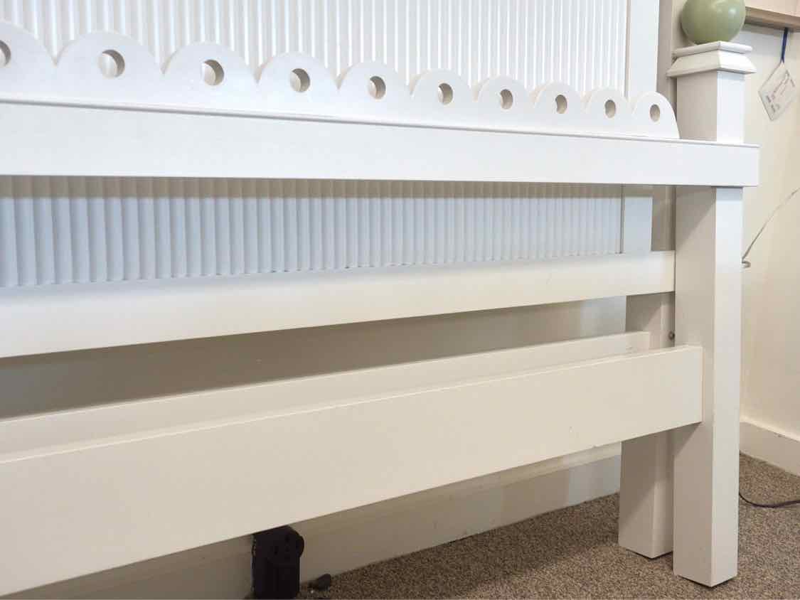 Maine Cottage Queen 'Lizzie' Bed in White & Green