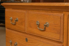Kincaid Oak 3 Drawer N ightstand
