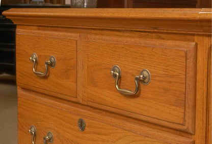Kincaid Oak 3 Drawer N ightstand