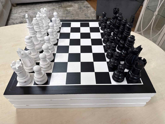 Bramble 'Anna' Chess Set