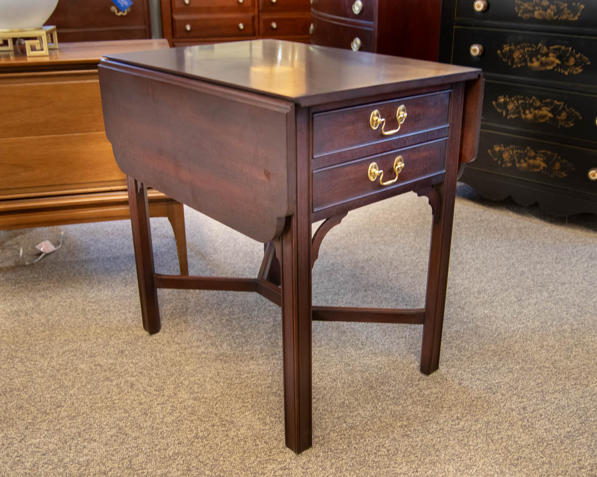 Henkel Harris Pembroke 2-Drawer Mahogany Dropleaf Side Table