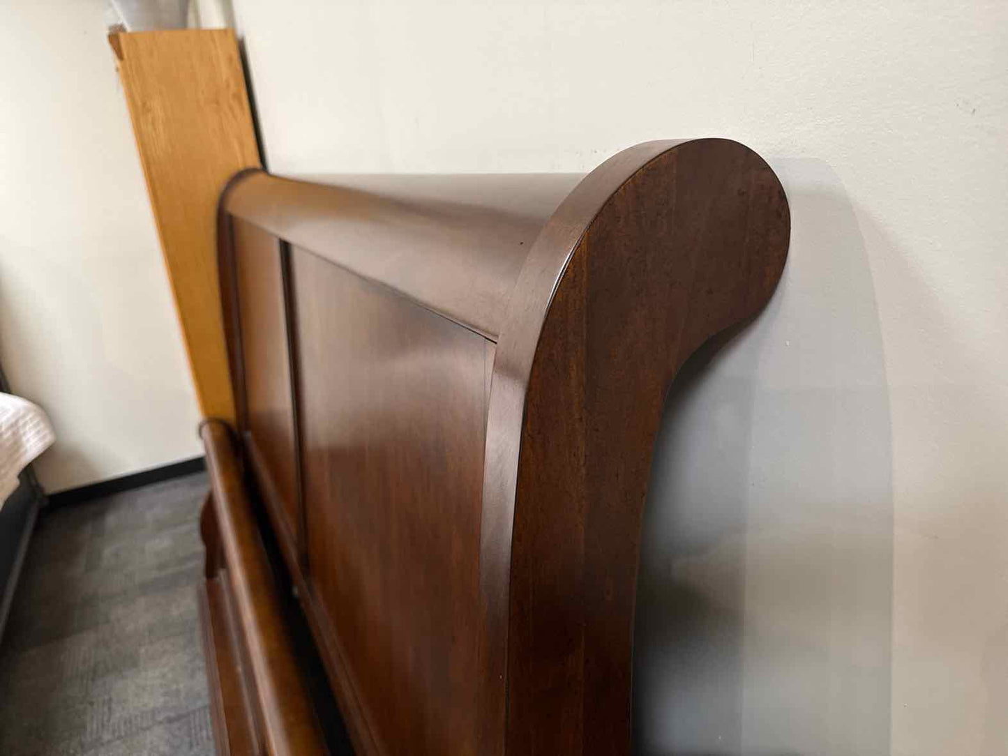 Liberty Furniture 'Rustic Traditions' King Sleigh Bed
