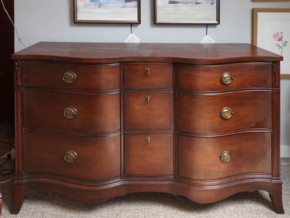 Huntly Mahogany Double Serpentine 9 Drawer  Dresser