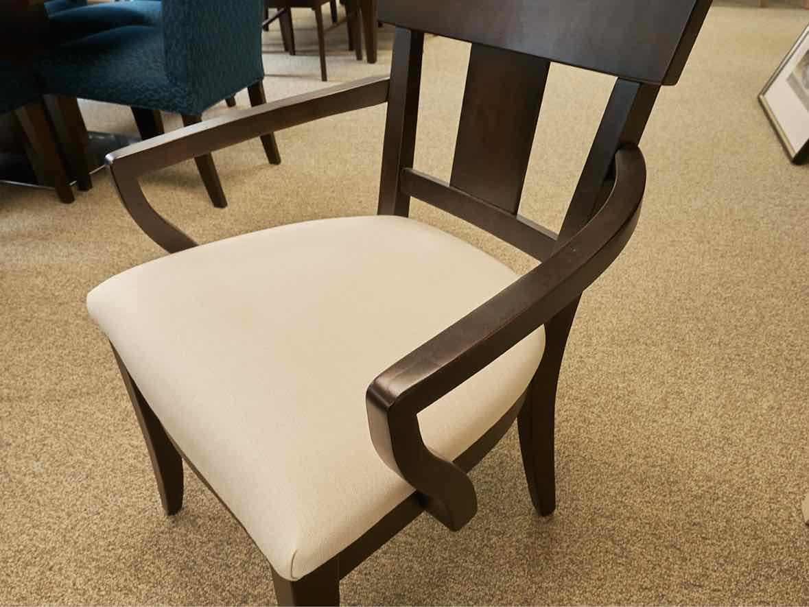 Gat Creek Sabin 84" Extension Dining Table in Maple  & Set of 6 Thea Chairs