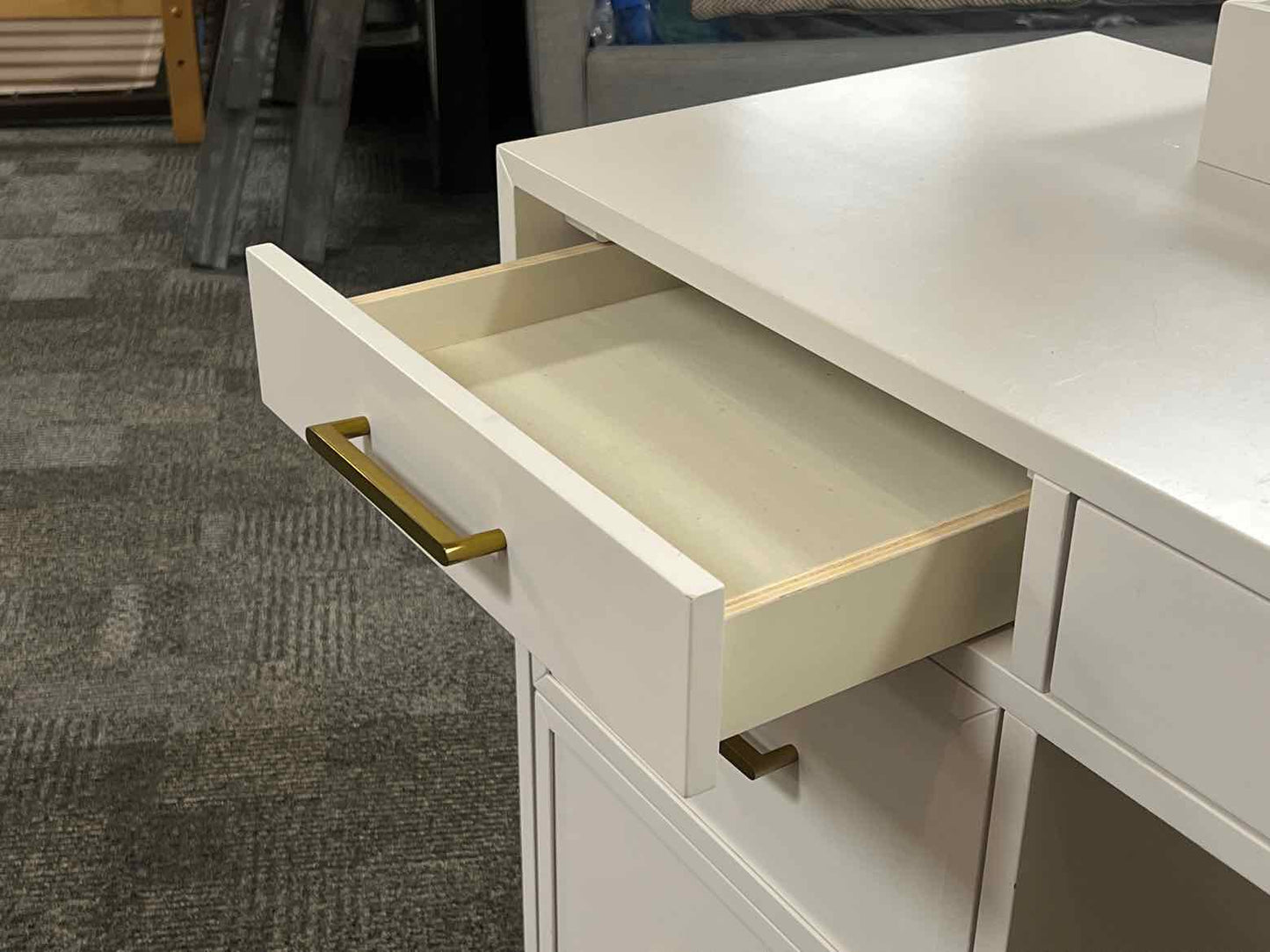 White Lacquer Vanity w/ Mirror